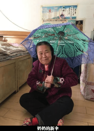 钱夹|笑话:嘴馋了,用奶奶的手机给老妈发信息:闺女,妈想吃榴莲了