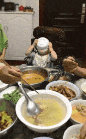 大号|开心笑话：邻居家是一对小夫妻，开着门在吃火锅