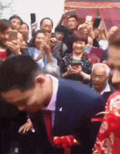 新郎|爆笑GIF图:现在国内妹子供应不足,只能依赖进口了