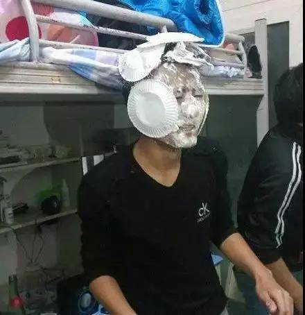 屏保|我拉着女友的手逛街，被妈撞个正着，正要解释，女友...