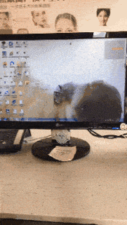 屏保|我拉着女友的手逛街，被妈撞个正着，正要解释，女友...