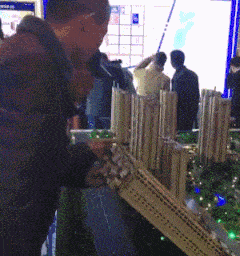 新郎|爆笑GIF图:现在国内妹子供应不足,只能依赖进口了