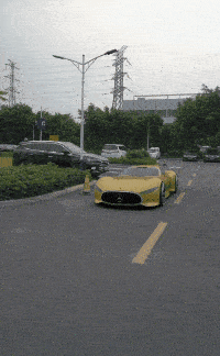 搞笑|爆笑GIF图：和网上的妹子正视频聊天，忽然她身后出现了个大妈