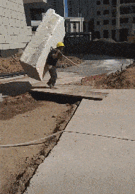 屏保|我拉着女友的手逛街，被妈撞个正着，正要解释，女友...