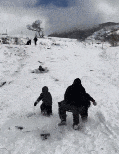 时候|开心一刻笑话:邻居大爷给大妈骂出门来,我在等电梯刚好撞见了