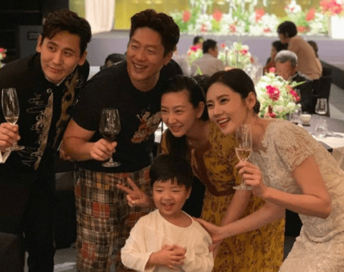 理发店|笑话:开车不小心把妹子撞了,赶紧下车冲过去,看妹子漂亮说道…