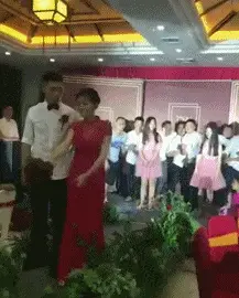 逗人|搞笑GIF：妹子，咱不带这样吓人的！不好玩这样