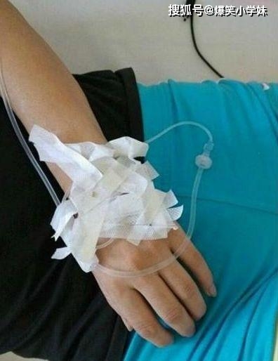 小明|爆笑GIF：美女这是什么动作？