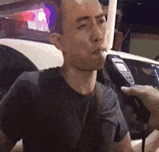 葡萄|爆笑GIF：妹子：这是我最后一吻，咱们以后不见......吐