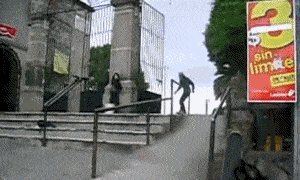 小明|爆笑GIF：美女这是什么动作？