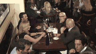 偏远|轻松一刻：深夜接弟媳下班，经过了一家偏远酒馆，她小声问……