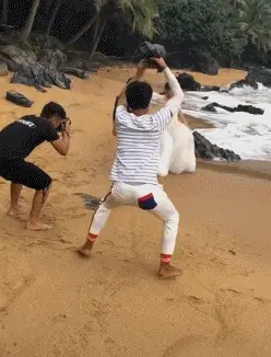 逗人|搞笑GIF：妹子，咱不带这样吓人的！不好玩这样