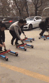 栗子|搞笑GIF趣图:哥们，这停车神器不错，如果被小偷发现就麻烦了！