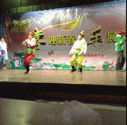 栗子|搞笑GIF趣图:哥们，这停车神器不错，如果被小偷发现就麻烦了！