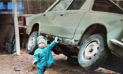 不够|搭地铁时看到一个扎马尾，长得又清秀的女孩。