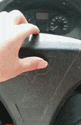 嗡嗡|宿舍突然来了一位阿姨,她往宿舍看了一圈。