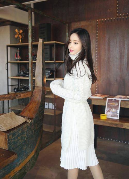 甲鱼|妹子你可真厉害,还敢把手指放在甲鱼嘴边,怎么样它不松口了吧