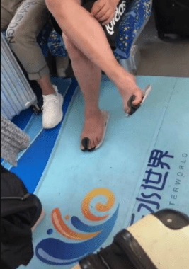 小李|搞笑GIF：说实话你这不好看，还是换一件穿把