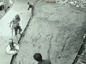 老公|搞笑GIF:骑车出行安全第一,你这哥们很危险的