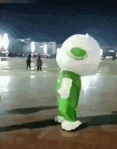 侄儿|搞笑GIF：弟兄们快跑吧，这个人有点二