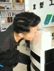 馒头|笑话:到网吧上网,没一会网管递过来一根烟,内心暗自窃喜