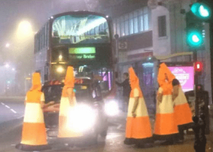 手相|搞笑段子：哥们二婚，打电话给前妻，她说：咱们又成一家人了….