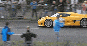 姐夫|搞笑GIF趣图:兄弟们,赛车有风险,观看需谨慎