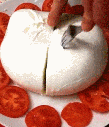 老妈|开心一笑GIF：在这样的地方开车真是太爽了，我也想试试