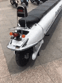 帅哥|爆笑GIF：：美女小美前段时间相了个帅哥，有房有车，相貌出众，正打的火热