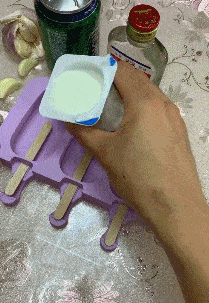 丈人|搞笑GIF趣图：跟男友分手后，今天他送了我一份分手礼物