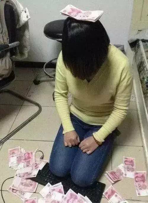 现在|搞笑GIF趣图:妹子烧烤的姿势很霸气