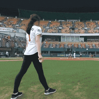 女友|爆笑GIF图：短跑冠军啊，九死一生的追逐