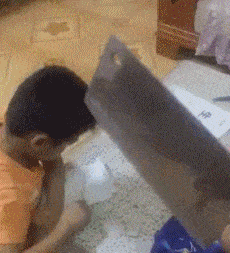 表姐|搞笑GIF：这个暑假可以这样让孩子乖乖写作业