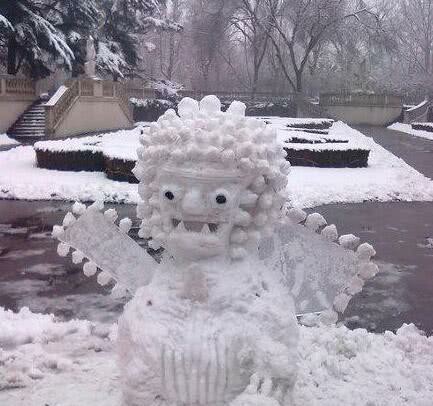 儿子|搞笑GIF：小妹妹，要不要哥哥帮你倒进去？