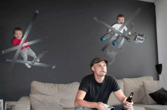 老王|幽默笑话：朋友买了条假金项链，天天戴着上班，有一次下夜班……