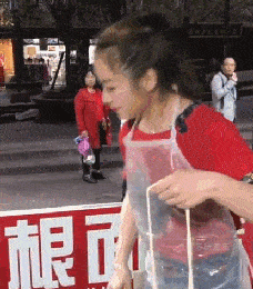 儿子|搞笑GIF：小妹妹，要不要哥哥帮你倒进去？