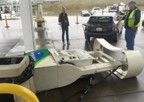 媳妇儿|要不是电线和水管拽着它，它都已经上天了