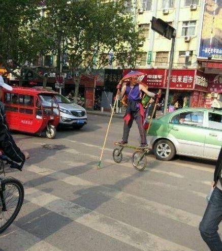 媳妇儿|要不是电线和水管拽着它，它都已经上天了