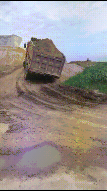 媳妇儿|要不是电线和水管拽着它，它都已经上天了