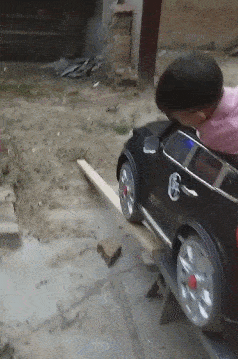 小姨子|学车就要从小开始，才是成为一名老司机