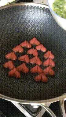 芝加哥市|都是光头而且发型也一样，应该是亲兄弟。