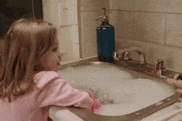 小明|兄弟,你这媳妇在哪找的?给我也介绍一个呗