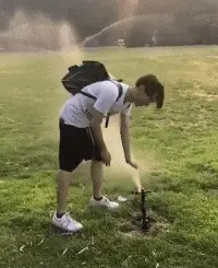 大爷|幽默段子:去年在驾校学车,教练脾气很坏,经常吼人 有次