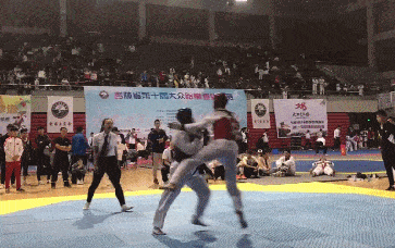 元帅|搞笑GIF趣图:娶了这妹子,你家的一亩三分地再也不用愁了!