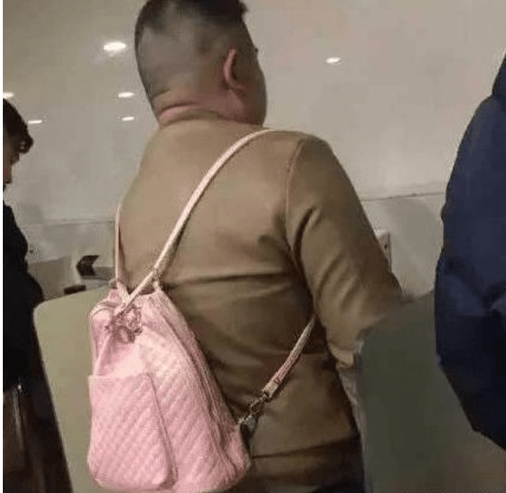 大爷|幽默段子:去年在驾校学车,教练脾气很坏,经常吼人 有次