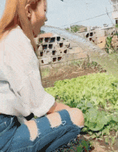 元帅|搞笑GIF趣图:娶了这妹子,你家的一亩三分地再也不用愁了!