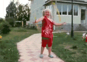 小张|搞笑段子:姑娘看了我一会,扭头对厨房里面喊,爸,有人来砸场子