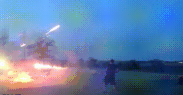 长头|搞笑段子搞笑GIF：这桌子菜买过单了，您慢吃，拜拜