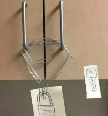 大爷|幽默段子:去年在驾校学车,教练脾气很坏,经常吼人 有次