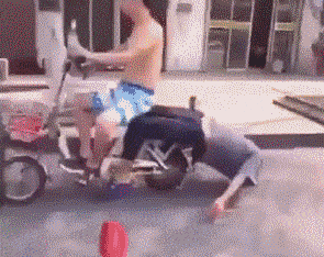 长头|搞笑段子搞笑GIF：这桌子菜买过单了，您慢吃，拜拜